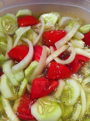 Marinated Salad Recipes, Marinated Salad, Tomato And Onion Salad, Onions And Tomatoes, Marinated Cucumbers, Cucumbers And Onions, Onion Salad, Cucumber Recipes Salad, Cucumber Recipes