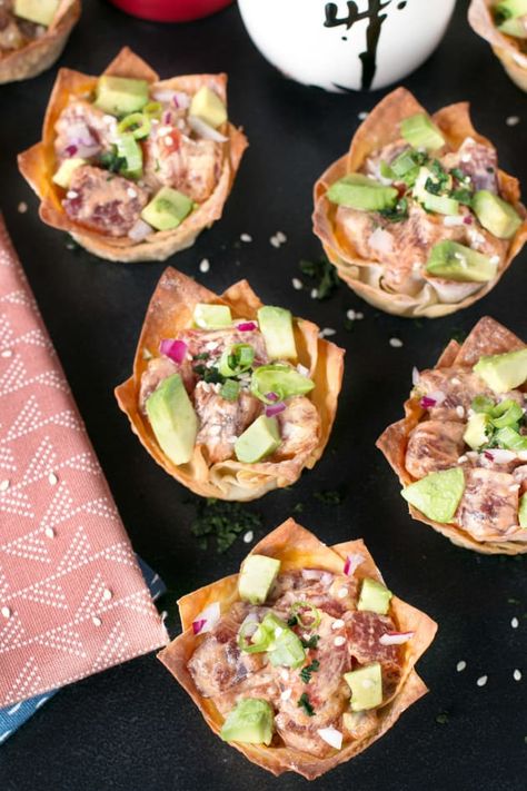 Spicy Tuna Poke and Avocado Wonton Cups Recipe Yellow Tuna Recipe, Spicy Tuna Poke Bowl, Spicy Tuna Poke, Tuna Appetizer, Poke Recipe, Tuna Poke Bowl, Mini Hamburgers, Wonton Cups, Tuna Poke