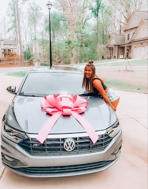 Cute Cars For Teens Cheap, Cars For Teenage Girls, Best First Car, Preppy Car Accessories, Dream Cars Range Rovers, Preppy Car, Car For Teens, Teen Driver, Girly Car Accessories