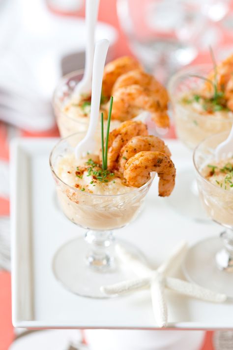 Grits Appetizer, Mardi Gras Recipes Easy, Mardi Gras Recipes, Southern Appetizers, Individual Appetizers, Mardi Gras Food, Mini Appetizers, Wedding Appetizers, Shrimp Grits