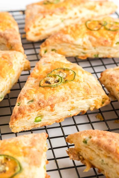 Cheese Scone Recipes, Scones Recipe Easy, Cheese Scones, Jalapeno Cheese, Savory Scones, Scone Recipe, Spring Recipes, Perfect Food, Quick Recipes