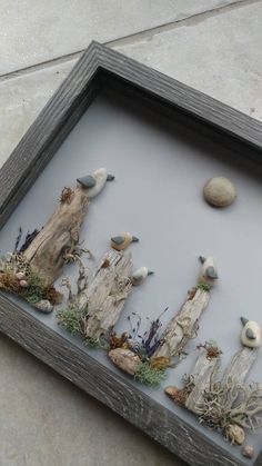 Rock Art Ideas River Stones Diy Projects, Beach Rock Art, Scenic Wall Art, Stone Pictures Pebble Art, Seaglass Art, Driftwood Art Diy, Pebble Art Family, Beach Glass Art, Pebble Pictures