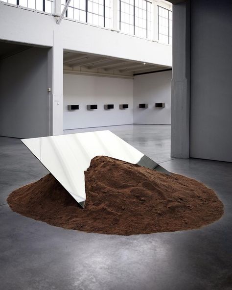 Dirt and mirror work by Robert Smithson at Dia:Beacon (w/ some Judd works in the background) #robertsmithson #ny #work2day Dia Beacon, Robert Smithson, Store Concept, Flower Installation, 3d Studio, Gallery Design, Sculpture Installation, Stage Design, Land Art