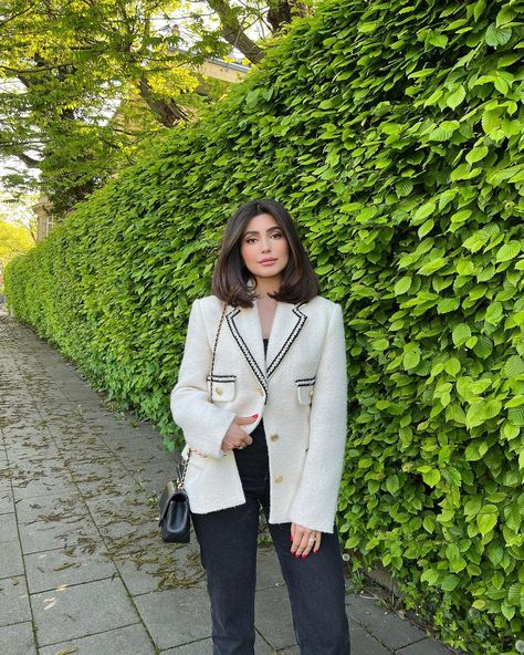 Dior Saddle Oblique, Zara Bag, Kardashian Outfit, Dior Saddle, Cotton Kurti Designs, Woman Suit Fashion, Sandro Paris, Paris Outfits, Looks Chic