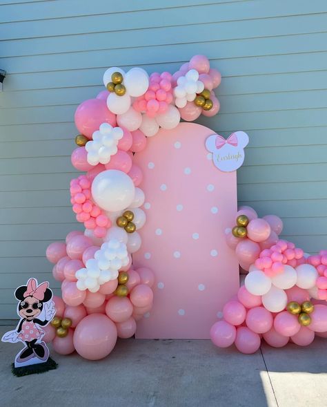 We celebrated a Princess’ 2nd 🎀 Birthday with this beautiful Minnie Mouse inspired Party . . The Minnie Mouse 🎀🩷Birthday Party & is the wonderful and cute theme that will add tons of enjoyment to kid’s birthday. . . We are in love with the results Book today DM/📲 info on bio Minnie Mouse Birthday Centerpieces Diy, Minnie Mouse 2 Birthday Party Ideas, Minnie Mouse 2nd Birthday Party Cake, Minnie Mouse Princess Party, Minie Mouse Decoration Party, Minnie Themed 2nd Birthday Party, Diy Minnie Mouse Centerpieces, Minnie Mouse Third Birthday Party Ideas, Minnie Mouse Birthday Photoshoot