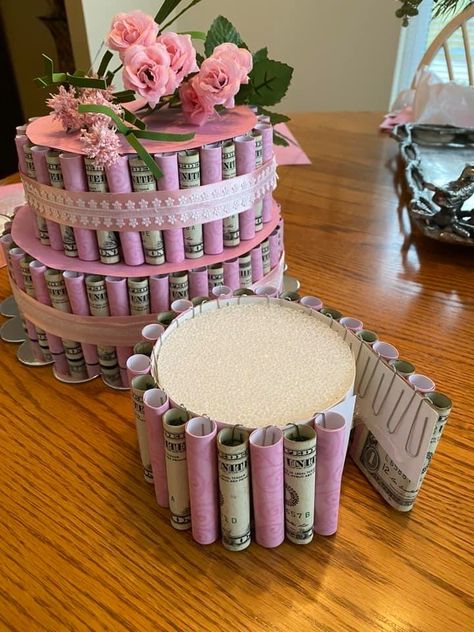 How To Make A Money Cake, Money Themed Birthday Party, Diy Money Box Ideas, Money Cake Ideas Dollar Bills, Money Present Ideas, Gifts With Money, Quince Gifts, Money Craft, Creative Ways To Give Money