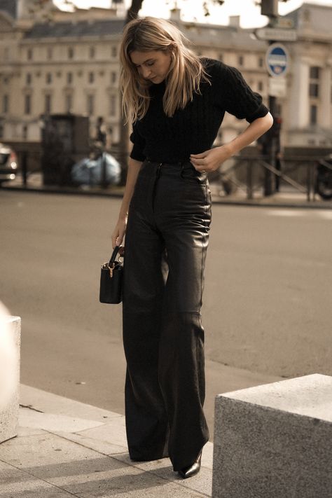 Black Street Fashion, Stylish Street Style, Parisian Outfits, Parisienne Style, Outfit Elegantes, Fashion Week Outfit, Cool Winter, Paris Fashion Week Street Style, Paris Outfits