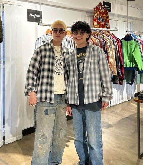 Men's Flannel Outfit, Styling Flannels, Flannel Outfits Korean, How To Style Flannel Shirt, Grunge Flannel Outfits, How To Style Flannel, Men Flannel Outfits, Flannel Boy, Flannel Streetwear