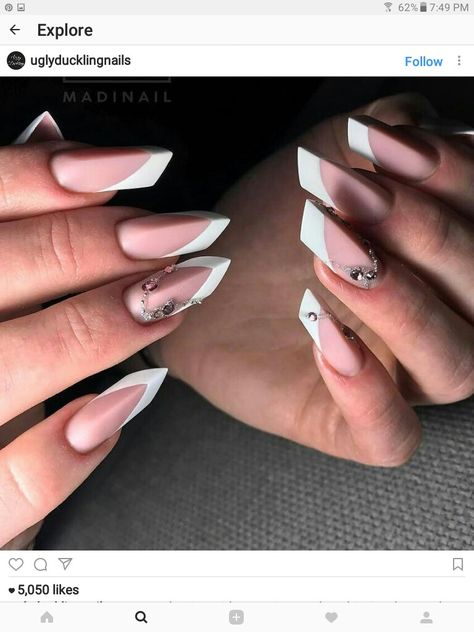 Gold Stiletto Nails, Nail Polish Style, Edge Nails, Nude Nail, Nude Nail Designs, Modern Nails, Nail Art Disney, Nail Candy, Crazy Nails