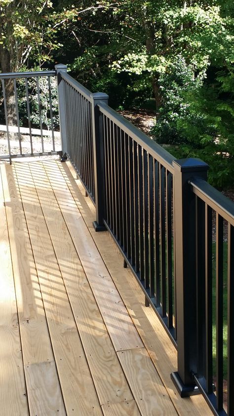 Porch Railing Designs, Deck Stair Railing, Metal Deck Railing, Aluminum Railing Deck, Deck Railing Ideas, Patio Railing, Deck Railing Design, Metal Deck, Balcony Grill Design