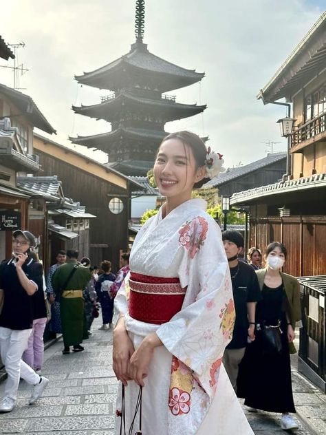 Japan Summer Outfit, Fall Kimono, Japan Bucket List, Japan Summer, Tokyo Japan Travel, Aesthetic Japan, Beautiful Kimonos, Classy Aesthetic, Japan Photo