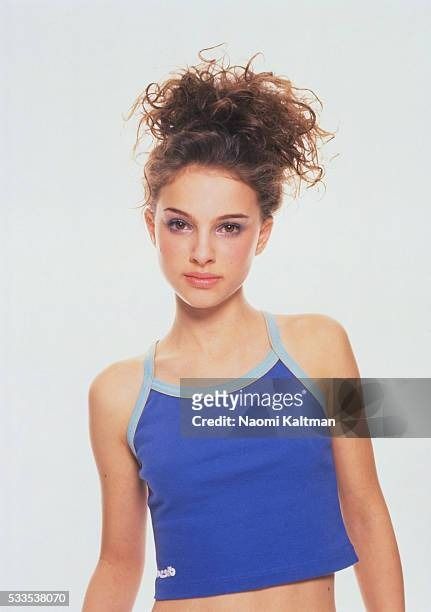 219 Natalie Portman 1996 Photos & High Res Pictures - Getty Images Natalie Portman Closer, Sassy Magazine, Natalie Portman Style, Mathilda Lando, 1990s Outfits, Fashion Guys, Nia Long, Natalie Dormer, Liv Tyler