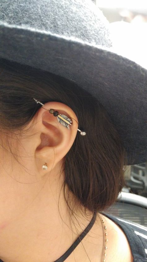 Scaffold Piercing, Scaffolding Piercing, Feather Arrow, Beaded Feather, Summer Jewelry Trends, Multiple Ear Piercings, Cute Ear Piercings, Gold Bar Earrings, Industrial Barbell