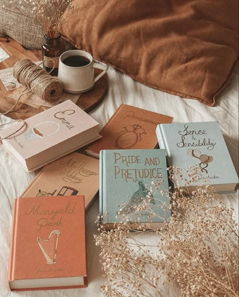 Pictures Of Books Aesthetic, British Literature Aesthetic, Aesthetic Pictures Of Books, Jaime Core, Books Vintage Aesthetic, Classic Books Aesthetic, Books Aesthetic Vintage, Book Wallpaper Aesthetic, Aesthetic Book Reading