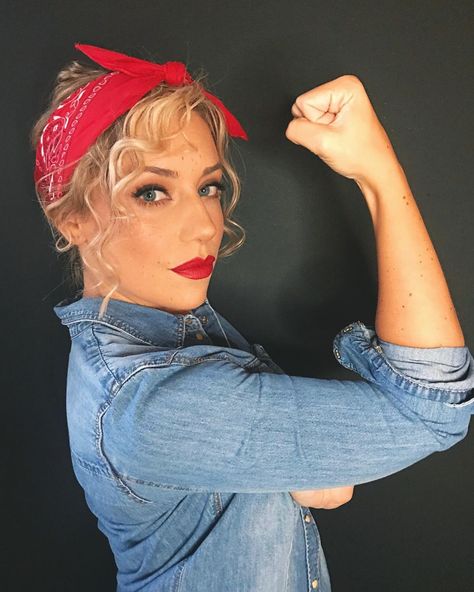 Rosie The Riveter Halloween Costume, Rosie The Riveter Hair, Rosie The Riveter Halloween, Rosie The Riveter Costume, Halloween Hairstyle, Dress Up Ideas, Easy Halloween Costumes For Women, Halloween Hairstyles, Celebrity Costumes