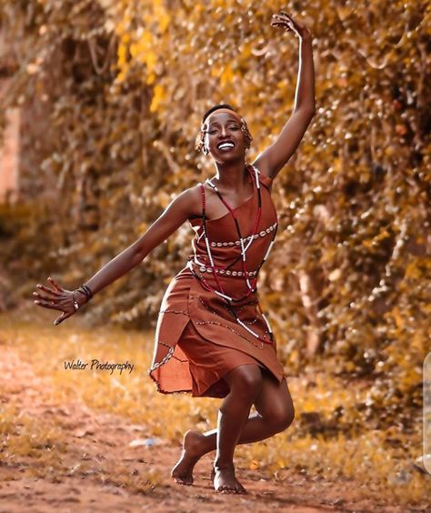 Cultural African Clothing, Kenyan Culture Aesthetic, Kikuyu Traditional Attire For Women, African Traditional Wear Culture, African Poses, African Cultural Wear, African Culture Traditional, Kikuyu Traditional Attire, African Culture Aesthetic