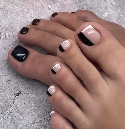 White And Black Toe Nails, Black And White Pedicure Toenails, Black Toe Nails With Design, Black And White Toe Nails, Black And White Toe Nail Designs, Black And White Pedicure, Black French Pedicure, Black Toenail Designs, Black French Tip Toes