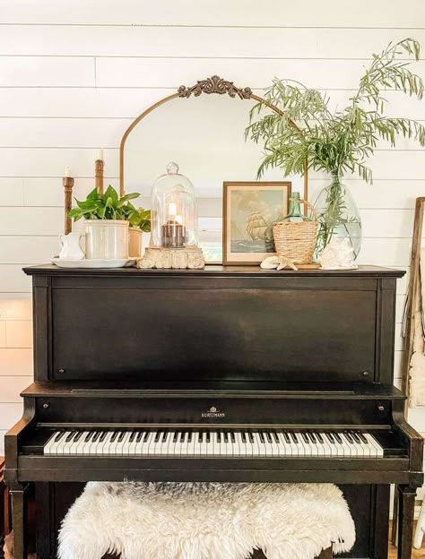 Piano Styling, Piano Room Decor, Piano Living Rooms, Painted Pianos, Piano Decor, Cottage Inspiration, Piano Room, Coastal Vibes, Décor Diy