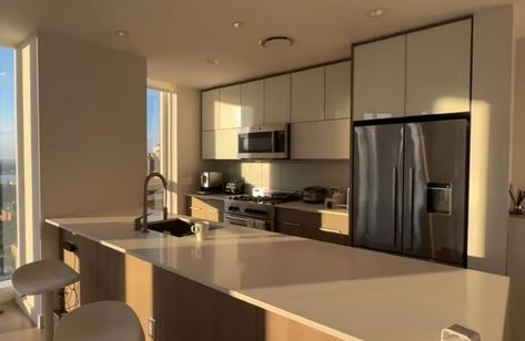 Expensive Appartement, Dr Apartment Shifting, Highrise Apartment Kitchen, Mai Phammy Apartment, Hj Evelyn Apartment, Shifting Apartment Ideas, My Dream Apartment, Apartment Kitchen Nyc, La Apartment Kitchen