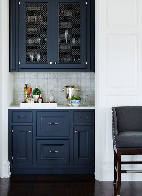 Navy blue kitchen cabinets Navy Cabinets, Cabinet Trends, Shingle House, Brown Floor, Pantry Cabinets, Blue Kitchen Cabinets, Cabinet Paint Colors, Kitchen And Dining Room, Blue Cabinets