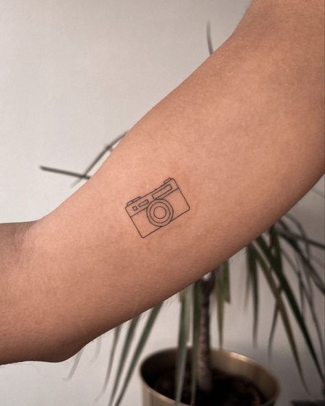 The Art of Travel: Exploring the World of World Traveler Tattoos | Aesthetic & Unique Tattoo Ideas Camera Tiny Tattoo, Camera Tattoo Aesthetic, Small Tattoos Camera, Camera Line Art Tattoo, Fineline Camera Tattoo, Vintage Car Tattoo Simple, Camera Minimalist Tattoo, Cameras Tattoos, Mini Camera Tattoo