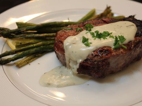 Cheese Sauce For Steak, Steak Cream Sauce, Sauce For Broccoli, Gorgonzola Cream Sauce, Cheese Sauce For Broccoli, Gorgonzola Sauce, Filet Mignon Recipes, Blue Cheese Sauce, Beef Steak Recipes