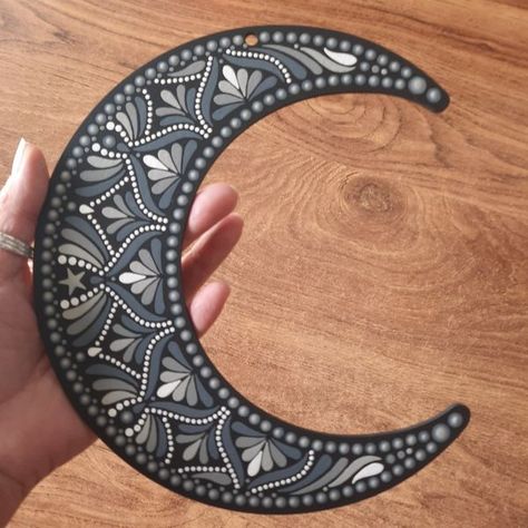 Dot Mandalas for Beginners | Here's my quarter moon in greys | Facebook Mandalas For Beginners, Quarter Moon, Dot Mandala, Dots Art, Metallic Paint, I Want, Dots, Moon, Grey