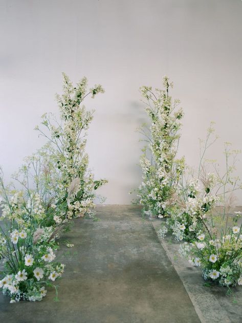 We are head over heels in love with this elegant wedding editorial that is simply poetic. California wedding vendors have outdone themselves using delicate wild flowers and daisies that overflow from every corner. Early Fall Weddings, Wedding Ceremony Ideas, Aisle Flowers, Flowers And Greenery, Ceremony Design, Wedding Ceremony Flowers, Ceremony Inspiration, Ceremony Arch, Ceremony Flowers