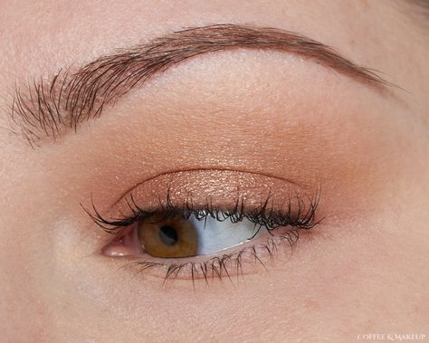 Simple Eyeshadow Looks For Green Eyes, Day Eyeshadow Looks Natural, Easy Nude Eyeshadow, Nude Pink Eyeshadow Looks, Soft Nude Makeup, Nude Eyeshadow Looks, Soft Brown Eyeshadow, Teenage Makeup, Simple Eyeshadow Looks