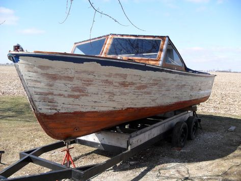 Penn Yan Boat, Fishing Boat Restoration, Lyman Boats, Wood Row Boat, Mahogany Decking, Wood Boat Building, Old Fishing Boat, Vintage Outboard Boat Motors, Wooden Speed Boats