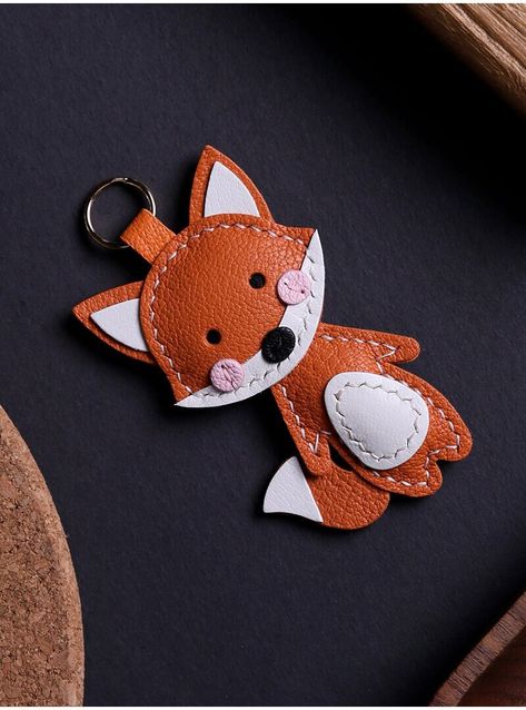 Art Du Cuir, Leather Sewing Kit, Fox Keychain, Purse Charms Diy, Diy En Cuir, Felt Keychain, Fox Bag, Diy Leather Earrings, Keychain Leather