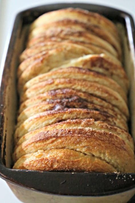 Pull Apart Cinnamon Bread, Rhodes Bread Recipes, Rhodes Bread Dough Recipes, Frozen Bread Dough Recipes, Rhodes Bread Dough, Tear And Share Bread, Cinnamon Bread Easy, Cinnamon Pull Apart Bread, Cinnamon Bread Recipe