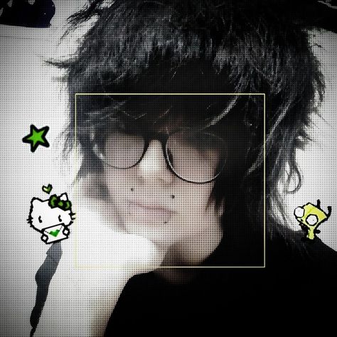 2000s Emo Boy Hair, Emo Instagram Pictures, Trad Goth Pfp, Scene Kid Boy, Emo Boys Aesthetic, Emo Scene Hair Boy, 2000s Emo Hair, Profile Picture Discord, Emo 2000s Aesthetic