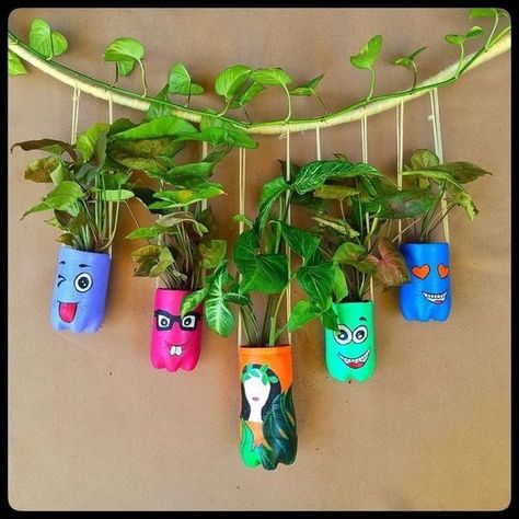 Plastic Bottle Garden, Bottle Gardening, Bottle Planters, Bottles Decoration Diy, Planters Diy, Pot Painting, Cap Art, Plant Pot Diy, Painted Pots Diy