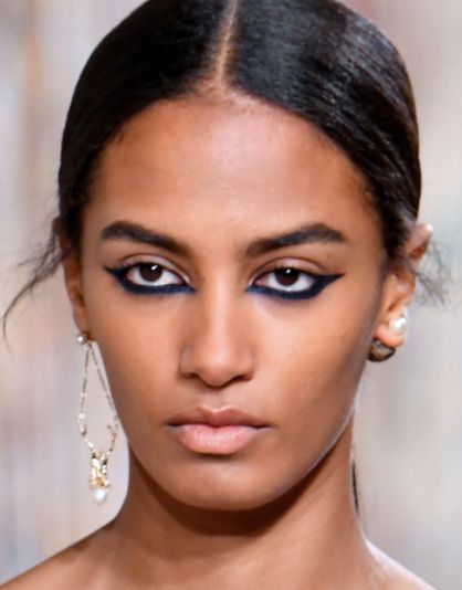 This season's runways saw playful takes on winged eyeliner, including this navy reverse cat eye. Reverse Cat Eye Eyeliner, Reverse Eyeliner, Reverse Cat Eye, Cat Eye Eyeliner, Eye Eyeliner, Cat Eyeliner, Winged Eyeliner, Makeup Inspiration, Cat Eye