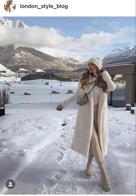 my inspiration for the next chapters Girly Fashion Classy, Snow Outfit Inspo, Ski Resort Outfit, Winter Wonderland Outfit, Coat With Scarf, Winter Vacation Outfits, Winter Outfits Snow, Outfits New York, Thick Jacket