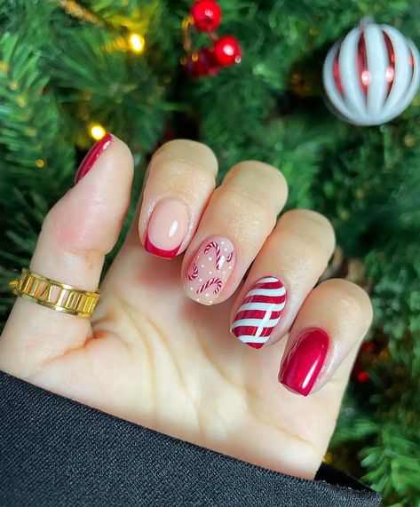 Christmas Nails For Your Holiday Look - Her Blog Journal Festive Holiday Nails, Xmas Nail Designs, Candy Cane Nails, Trendy Nail Art Designs, Cute Christmas Nails, Christmas Gel Nails, Nail Art Set, Christmas Nails Acrylic, Trendy Nail Art