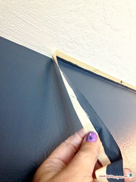 Painting Corners, Straight Line Painting, Neck Painting, How To Paint Behind A Toilet, White Ceiling Paint, Painting Walls Tips, Painting Corner, Painting Hacks, Diy Rustic Home