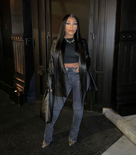 Pants And Heels Outfit Black Women, Outfits With Pointy Heels, Pointy Heel Boots Outfit, Dark Asthetics Outfit, Winter Outfits With Heels, Game Night Outfits For Black Women, Pointed Toe Heels Outfit, Pointy Heels Outfit, Basketball Game Outfit Women