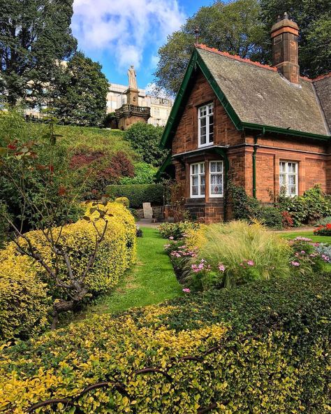 956 Likes, 7 Comments - We  Edinburgh (@loves_edinburgh) on Instagram: “Presents PHOTOGRAPHER | @petewands ADMIN | @melikesenturk TAGS | #loves_edinburgh #edinburgh…” Groundskeeper Cottage, Cottage Gardens, Cottage Garden, Edinburgh, Scotland, Prince, Cottage, House Styles