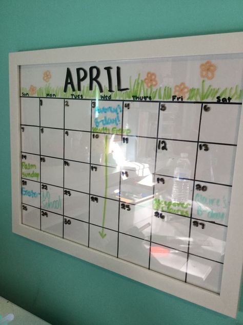 Draw a grid on a sheet of paper and insert it in a picture frame. The glass allows you to write on your calendar with dry erase markers. Picture Frame Calendar Diy, April White Board Calendar, August Calendar Aesthetic Whiteboard, Cute Dry Erase Calendar Ideas, Room Calendar Ideas, Diy White Board Calendar, Picture Frame Whiteboard Diy, March Dry Erase Calendar Ideas, June Dry Erase Board Ideas