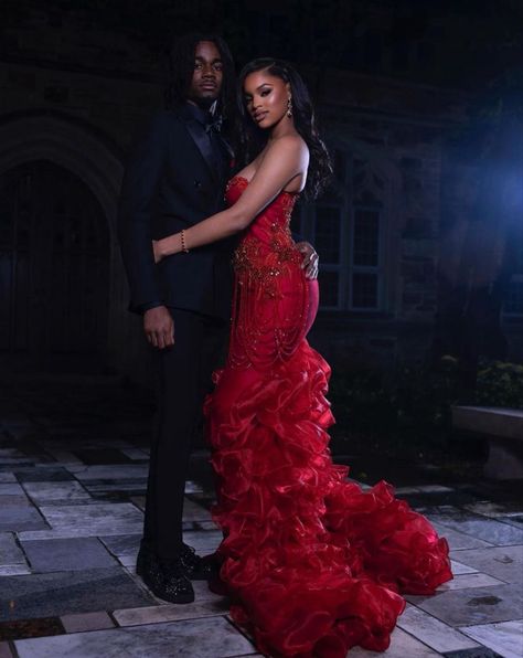 Aso Ebi Wedding, Couple Prom, African Gowns, Red Evening Dresses, African Luxury, Prom Goals, Prom Picture Poses, Prom Photoshoot, Classy Prom