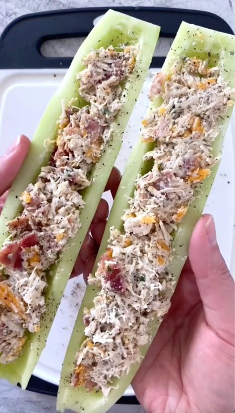 Bacon Ranch Chicken Salad, Diy Sandwich, Ranch Chicken Salad, Cucumber Boats, Healthy Bento, Bacon Ranch Chicken, Snack Boards, Salad Cucumber, Healthy Low Carb Dinners