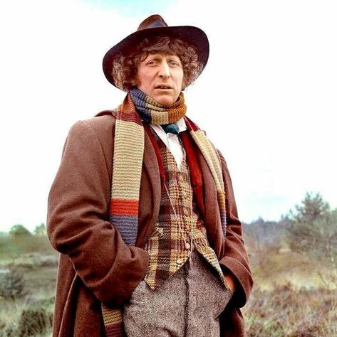 Claire 📚☕🐱 on Twitter: "Goodnight Twitter 🌃 #DoctorWho… " Dr Who Tom Baker, Fourth Doctor, Tom Baker, Crazy Toys, 4th Doctor, Classic Doctor Who, Doctor Who Art, Star Show, Female Doctor