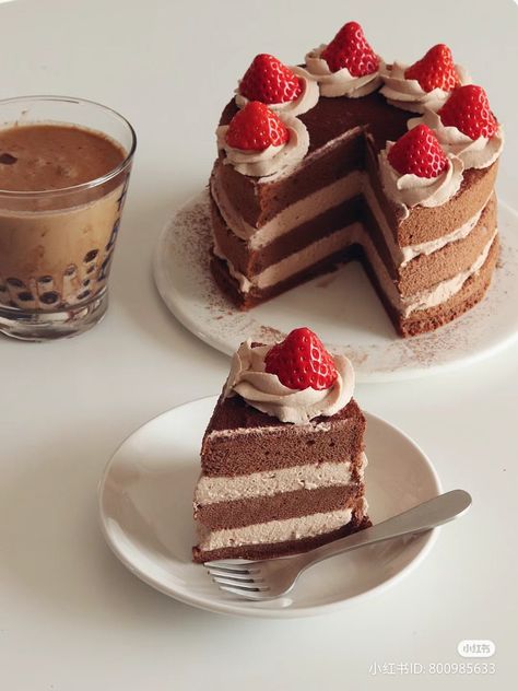 Pretty Desserts Aesthetic, Desserts Aesthetic, Aesthetic Dessert, Aesthetic Desserts, Refreshing Drinks Recipes, Cute Baking, Pretty Dessert, Dessert Pictures, Food Drinks Dessert