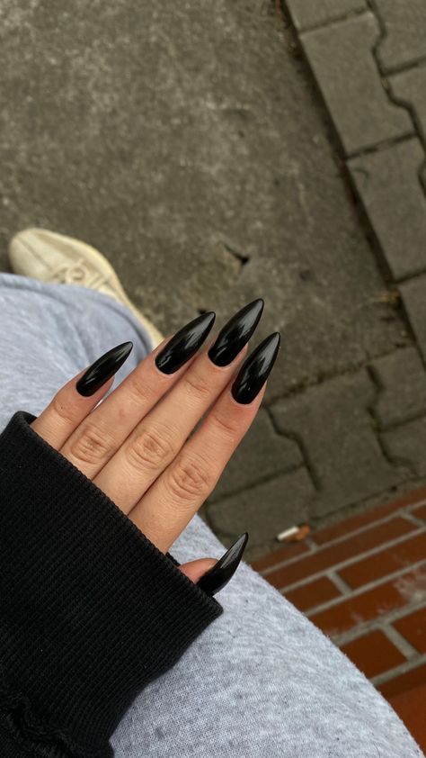 Matt Black Almond Nails, Black Nails Acrylic Pointy, Black Nails Stilleto, Black Stilettos Nails, Long Black Nails Aesthetic, Long Almond Nails Black, Pointy Black Nails, Stiletto Black Nails, Gothic Almond Nails