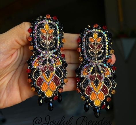 Powwow Earrings, Powwow Beadwork, Beautiful Beaded Earring, Beaded Jewelry Earrings, Seed Bead Jewelry Patterns, Beadwork Designs, Beaded Jewlery, Handmade Earrings Beaded, Beaded Applique