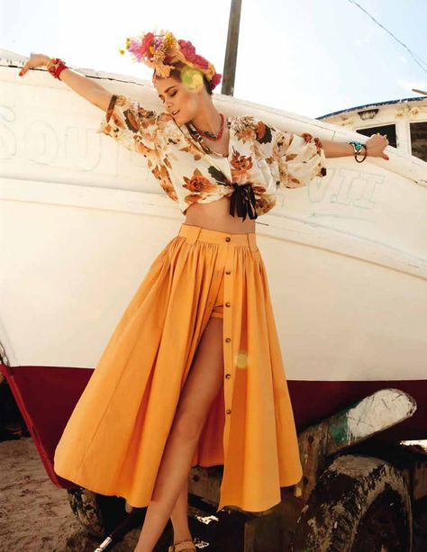 Flavia de Oliveira by Marcelo Krasilcic for Elle Italia Havana Party, Cuba Fashion, Havana Nights Party, Boho Market, Havana Nights, Tropical Fashion, Button Skirt, Mode Boho, Tropical Style