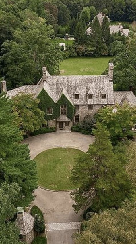 Fairfield Connecticut, English Houses, Amazing Houses, Old Abandoned Houses, Abandoned Mansion, Equestrian Estate, Old Mansions, Pepperidge Farm, English Tudor