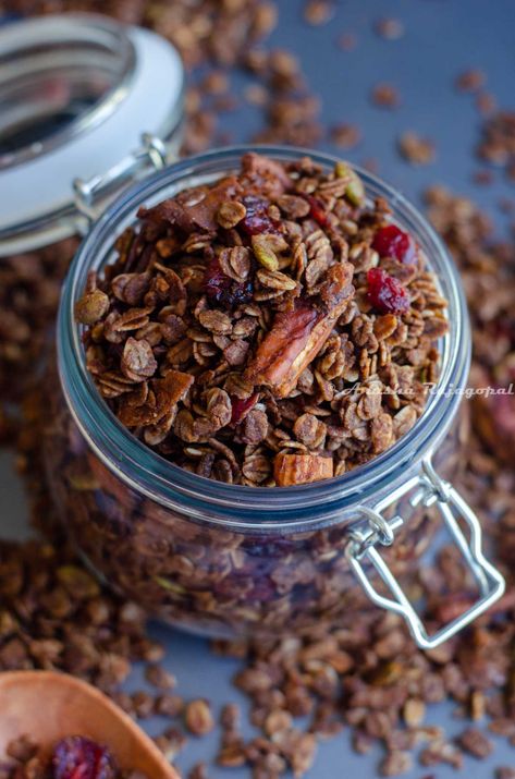 Maple Cinnamon Granola (Air fryer & Oven) - Tomato Blues Air Fryer Granola, Make Granola, How To Make Granola, Vegan Air Fryer, Cinnamon Granola, Oven Air Fryer, Brunch Club, Air Fryer Oven, Ancient Grains